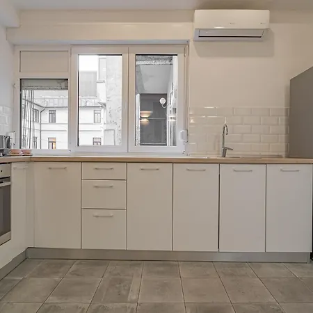 Apartment Stylish 2br In Piata Universitatii, Steps To Cismigiu Park