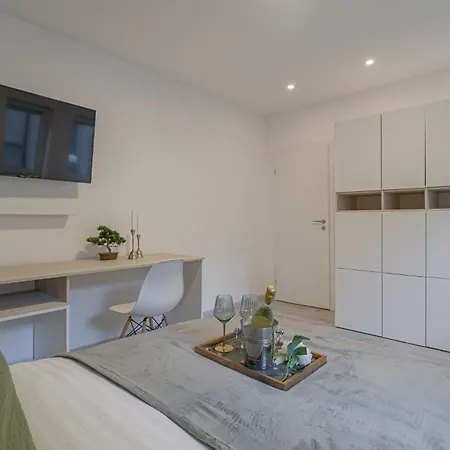 Apartment Stylish 2br In Piata Universitatii, Steps To Cismigiu Park Bucharest