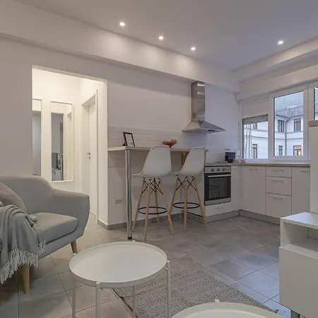 Stylish 2br In Piata Universitatii, Steps To Cismigiu Park * Bucharest