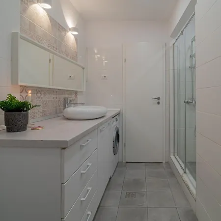 Stylish 2br In Piata Universitatii, Steps To Cismigiu Park Apartment *