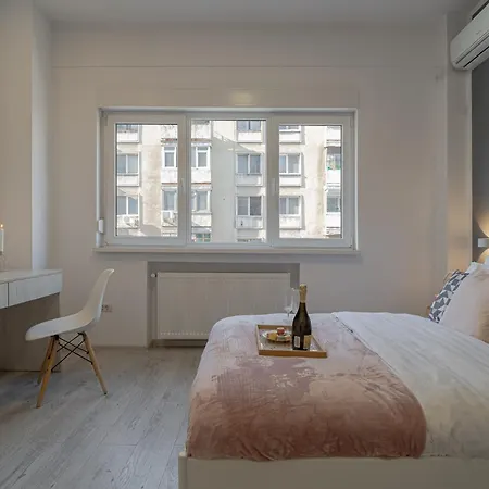 Stylish 2br In Piata Universitatii, Steps To Cismigiu Park Apartment *