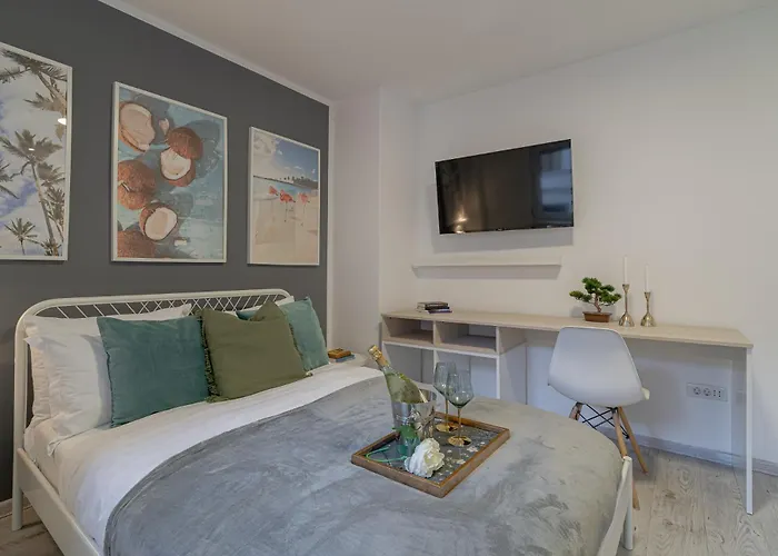 Διαμέρισμα Stylish 2br In Piata Universitatii, Steps To Cismigiu Park *