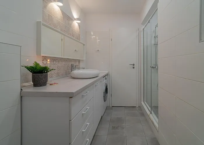 Stylish 2br In Piata Universitatii, Steps To Cismigiu Park Διαμέρισμα *