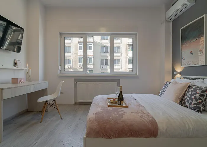 Stylish 2br In Piata Universitatii, Steps To Cismigiu Park Διαμέρισμα *