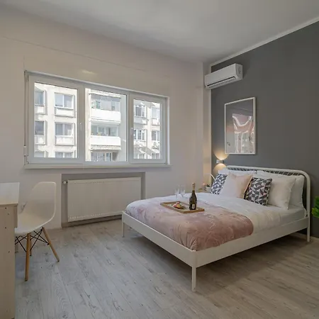 Stylish 2br In Piata Universitatii, Steps To Cismigiu Park Апартаменти Бухарест