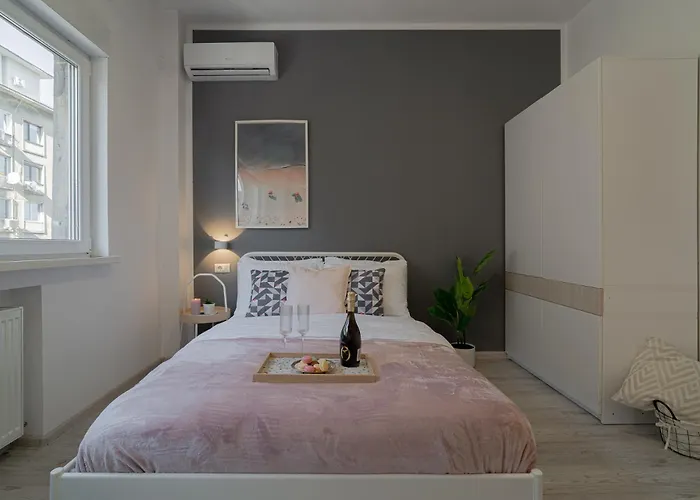 Apartment Stylish 2br In Piata Universitatii, Steps To Cismigiu Park *