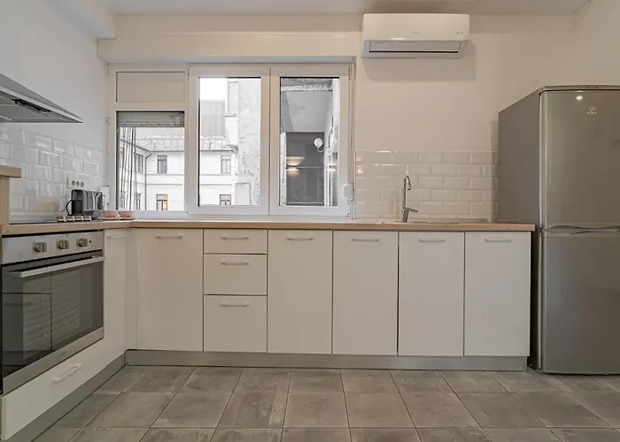 Apartment Stylish 2br In Piata Universitatii, Steps To Cismigiu Park