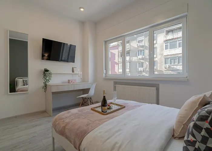 Stylish 2br In Piata Universitatii, Steps To Cismigiu Park דירה *