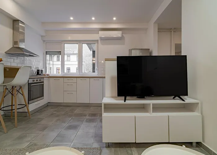 Stylish 2br In Piata Universitatii, Steps To Cismigiu Park *