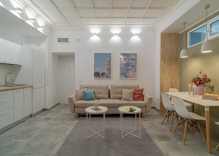 Apartment Stylish 2br In Piata Universitatii, Steps To Cismigiu Park