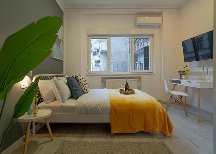 Stylish 2br In Piata Universitatii, Steps To Cismigiu Park Bucharest