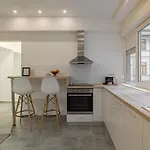 Appartement Stylish 2br In Piata Universitatii, Steps To Cismigiu Park Boekarest