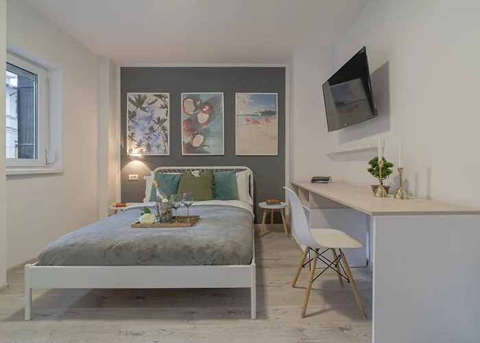 Stylish 2br In Piata Universitatii, Steps To Cismigiu Park Апартаменти