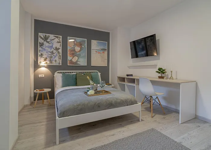 Stylish 2br In Piata Universitatii, Steps To Cismigiu Park Бухарест