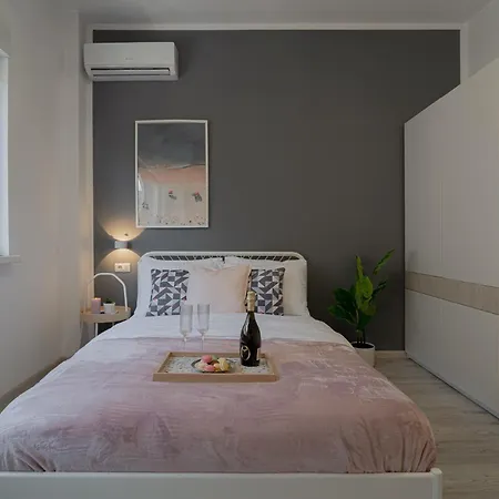 Apartment Stylish 2br In Piata Universitatii, Steps To Cismigiu Park *