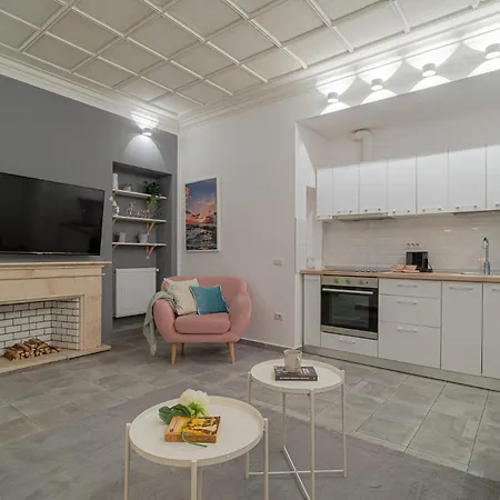 Stylish 2br In Piata Universitatii, Steps To Cismigiu Park *