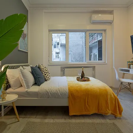 Stylish 2br In Piata Universitatii, Steps To Cismigiu Park Bucharest